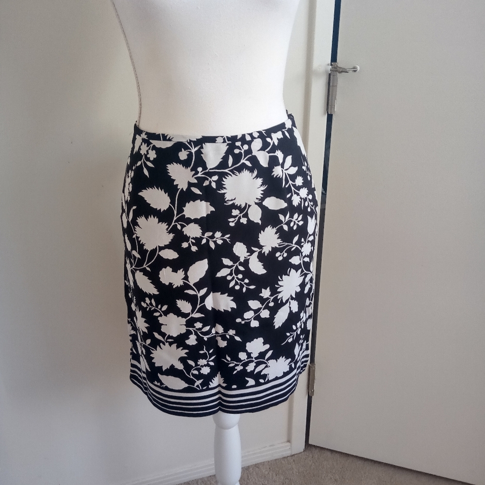 Petite Sophisticate Women's Floral Black Skirt Size 8